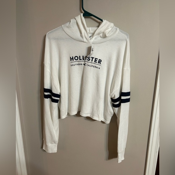 Women’s size medium Hollister waffle light weight hooded crop top. White - Picture 2 of 7